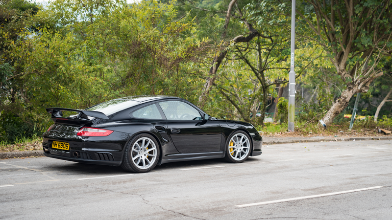GT2 parked out away from the crowd